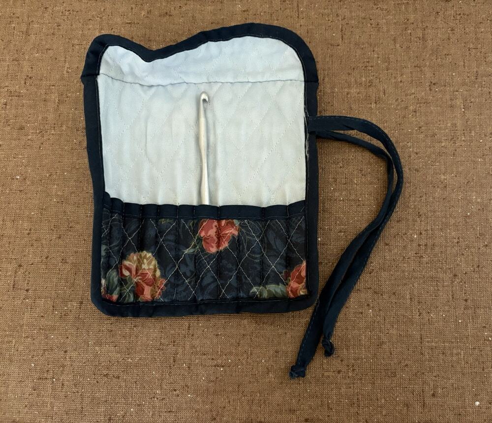 Vintage Crochet Hook Case Keeper Holder Fabric Roll with Ties 11 Hook Slots